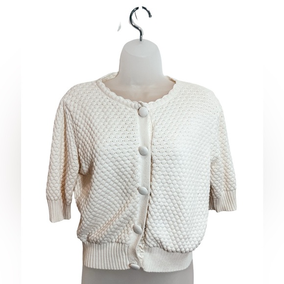 Sweater Project:Cream button up Textured cotton Cardigan 3/4 sleeve, scalloped - Picture 2 of 5